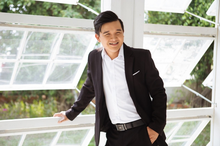 Đạo diễn Hoán Đổi nói gì về việc phim đạt doanh thu chục tỷ nhờ đám cưới của Nhã Phương?