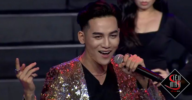 Chung kết Siêu mẫu Việt Nam 2018: Khán giả hoang mang vì kịch bản như thi Hoa hậu và The Voice