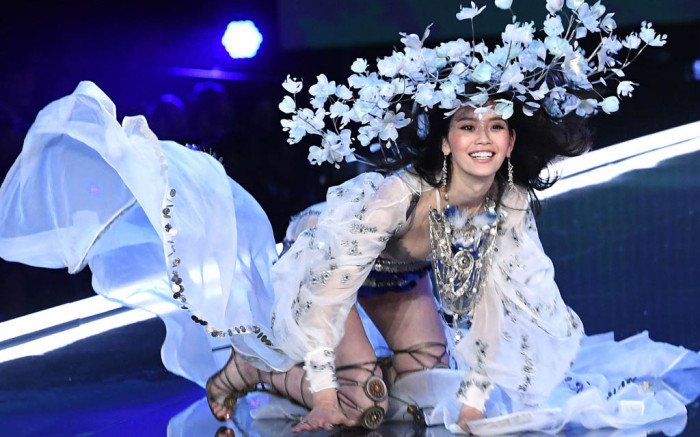 Hé lộ dàn chân dài chính thức trong Victorias Secret show 2018