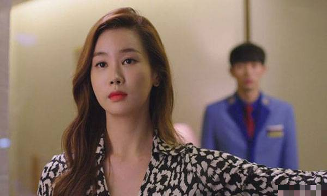 Bắt tại trận chồng ngoại tình, vợ đòi kẻ thứ 3 đúng 300 nghìn, rồi làm một việc khiến cả nhà chồng thất kinh