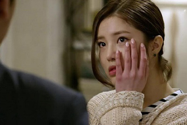 Lại chuyện sống chung với nhà chồng: Vợ trẻ bị chồng tát cháy mặt khi muốn đề nghị ông bà góp tiền sinh hoạt