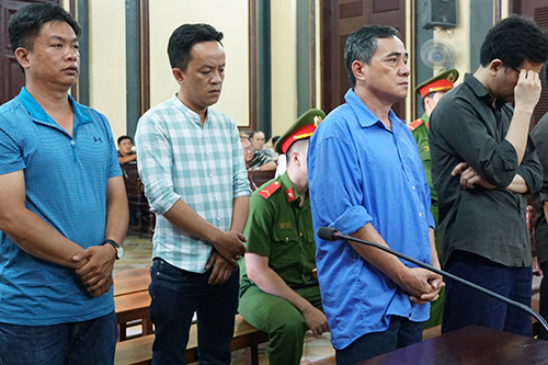 Cựu cán bộ Công an TP HCM lĩnh 14 năm tù vì buôn lậu 54 ôtô sang