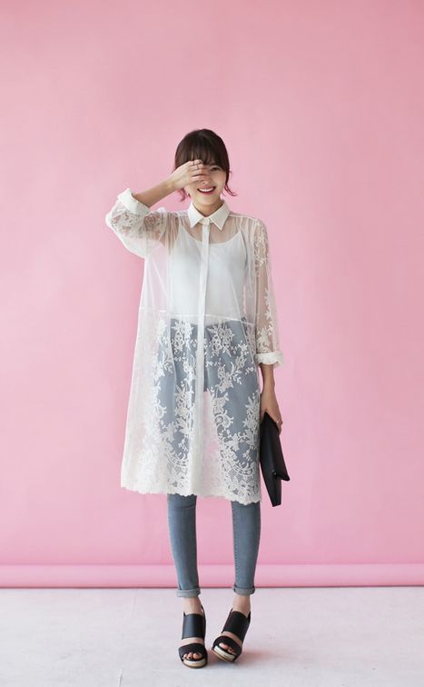 Muôn kiểu biến hóa sành điệu với áo sơ mi trắng cho ngày đầu tuần rạng rỡ