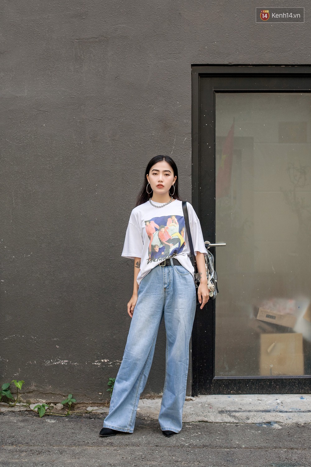 Street style 2 miền: trời sang thu, các bạn trẻ vẫn mê mệt crop top và quần cạp cao hot hit của mùa hè