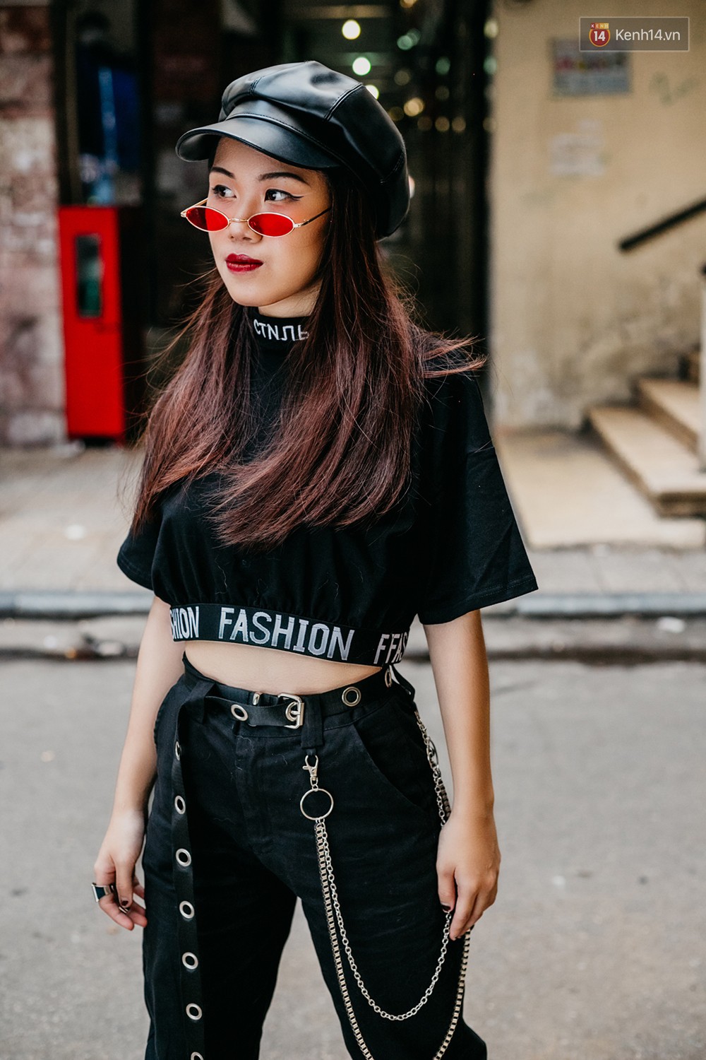 Street style 2 miền: trời sang thu, các bạn trẻ vẫn mê mệt crop top và quần cạp cao hot hit của mùa hè
