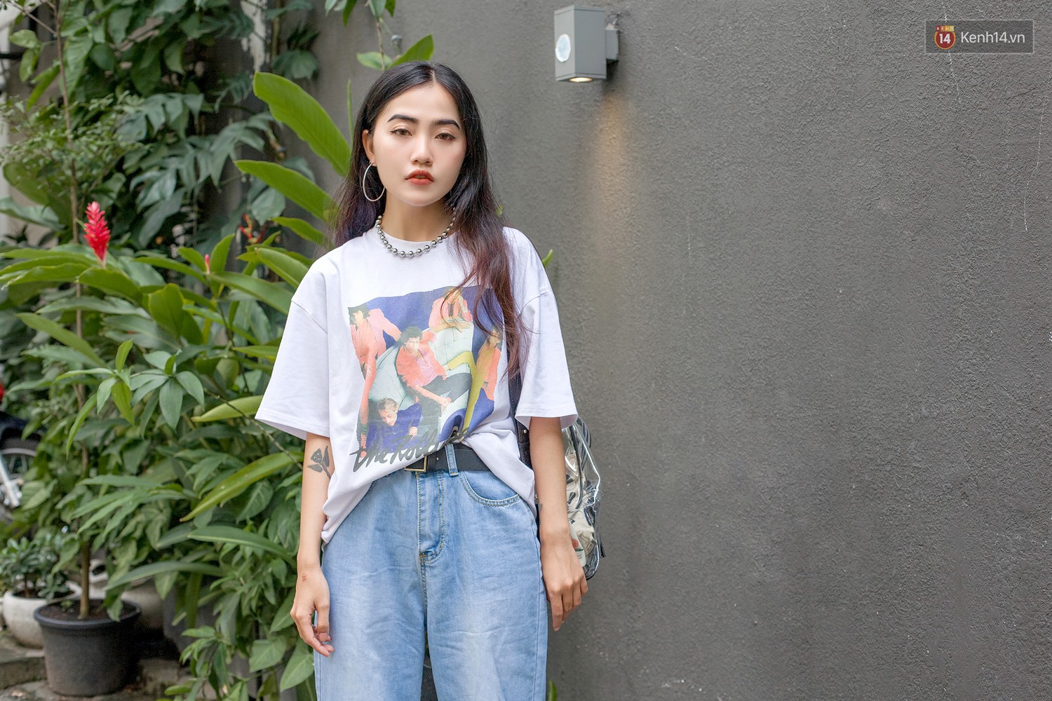 Street style 2 miền: trời sang thu, các bạn trẻ vẫn mê mệt crop top và quần cạp cao hot hit của mùa hè