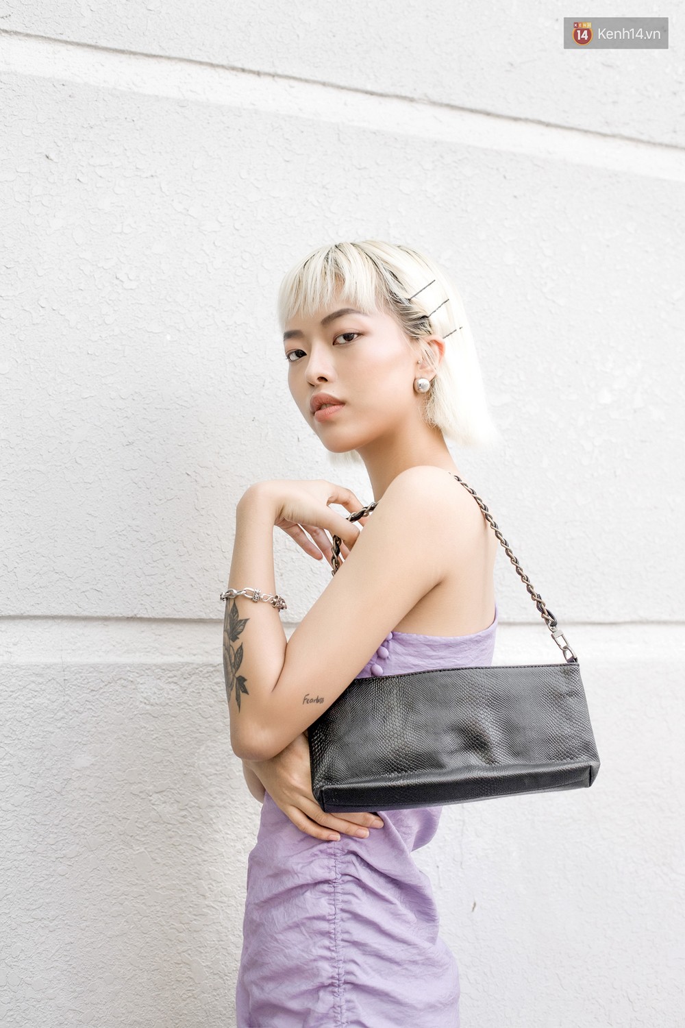 Street style 2 miền: trời sang thu, các bạn trẻ vẫn mê mệt crop top và quần cạp cao hot hit của mùa hè