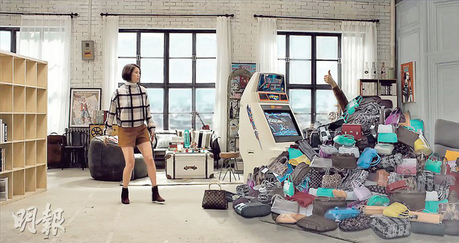 Cuộc sống của Hoa hậu Hong Kong bị Thành Long chèn ép: Ở nhà thuê, mua sắm hàng hiệu điên cuồng