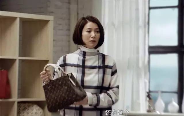 Cuộc sống của Hoa hậu Hong Kong bị Thành Long chèn ép: Ở nhà thuê, mua sắm hàng hiệu điên cuồng