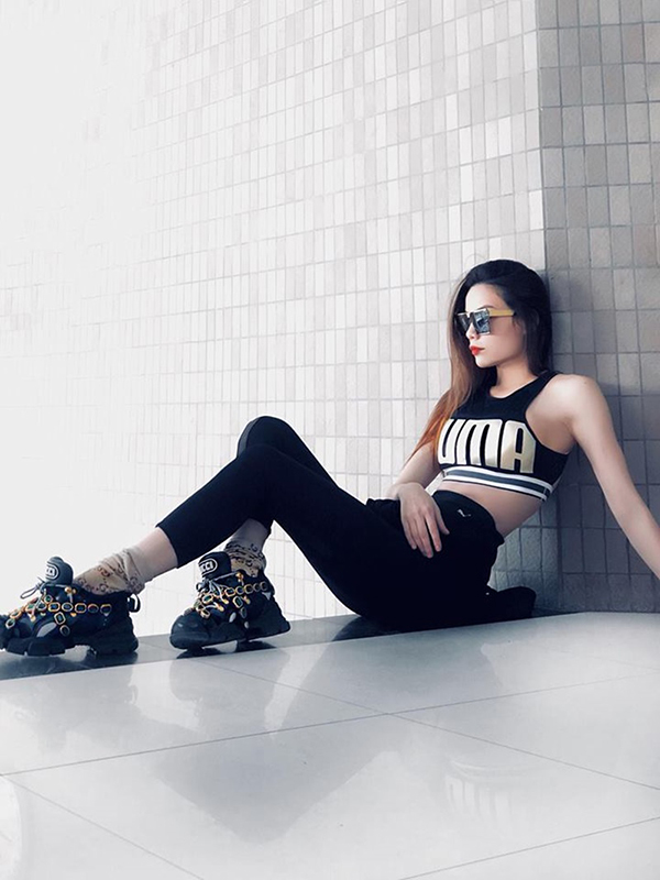 Trời vào thu nhưng sao Việt vẫn mê mẩn áo hở eo