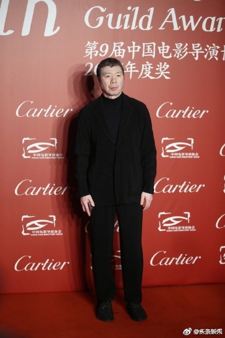 Đạo diễn Phùng Tiểu Cương tức giận vì tin đồn bị bắt do trốn thuế, sử dụng hợp đồng âm dương