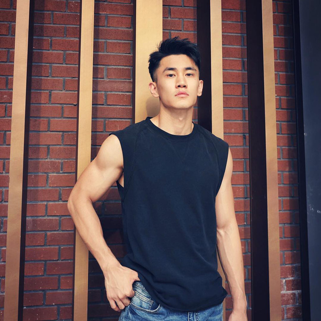 HLV hot nhất MXH Trung Quốc: Điển trai, cao 1m86, thân hình khiến các cô gái xịt máu mũi