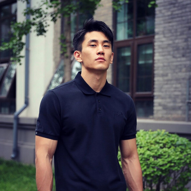 HLV hot nhất MXH Trung Quốc: Điển trai, cao 1m86, thân hình khiến các cô gái xịt máu mũi