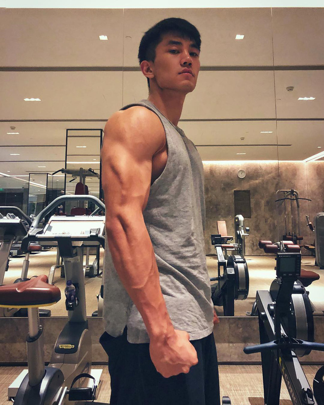 HLV hot nhất MXH Trung Quốc: Điển trai, cao 1m86, thân hình khiến các cô gái xịt máu mũi