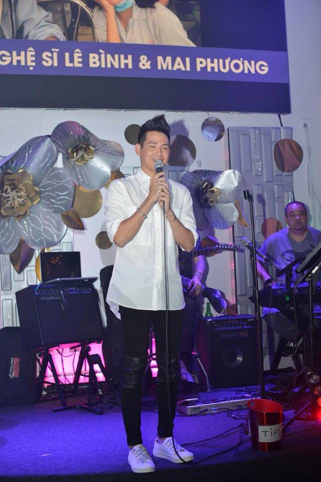 Phùng Ngọc Huy bất ngờ xuất hiện trong đêm nhạc ủng hộ Mai Phương tại Mỹ