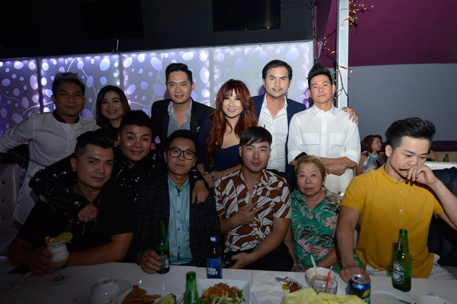 Phùng Ngọc Huy bất ngờ xuất hiện trong đêm nhạc ủng hộ Mai Phương tại Mỹ