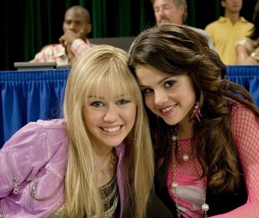 Tình bạn mỏng manh của sao nữ chốn Hollywood: Hôm trước vừa chị chị em em, hôm sau lại đâm nhau mấy phát