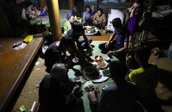 Thuỷ điện xả lũ làm trôi nhà, dân phải ở tạm lều lán