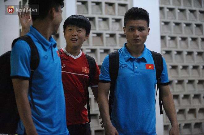 Chàng trợ lý tiếng Anh có gương mặt bầu bĩnh luôn theo sát HLV Park Hang Seo và Olympic Việt Nam là ai?