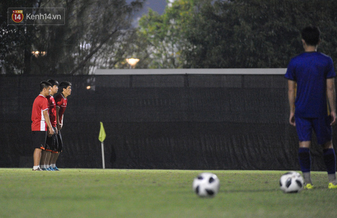 Chàng trợ lý tiếng Anh có gương mặt bầu bĩnh luôn theo sát HLV Park Hang Seo và Olympic Việt Nam là ai?