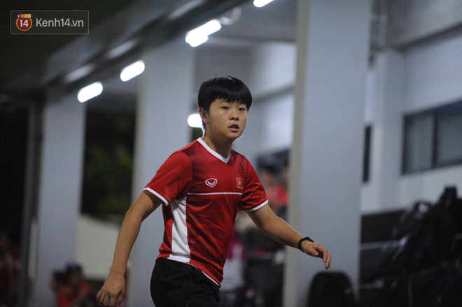 Chàng trợ lý tiếng Anh có gương mặt bầu bĩnh luôn theo sát HLV Park Hang Seo và Olympic Việt Nam là ai?