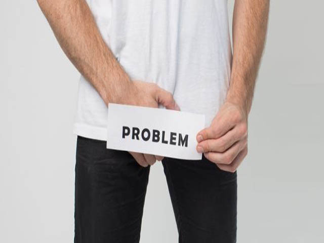 Đàn ông nhất định cần phải biết về căn bệnh khiến cho cậu bé bị cong