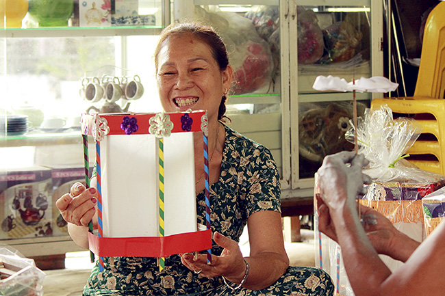 Ảnh: Gặp người chế tạo đèn kéo quân kỷ lục Việt Nam