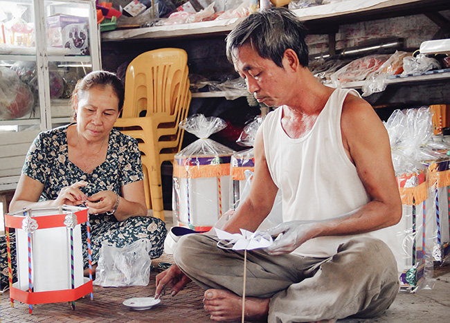 Ảnh: Gặp người chế tạo đèn kéo quân kỷ lục Việt Nam