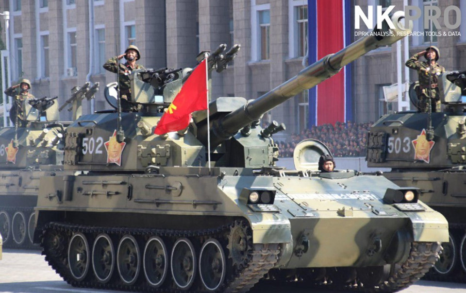 Xe tăng và các vũ khí mặt đất trong diễu binh ở Triều Tiên