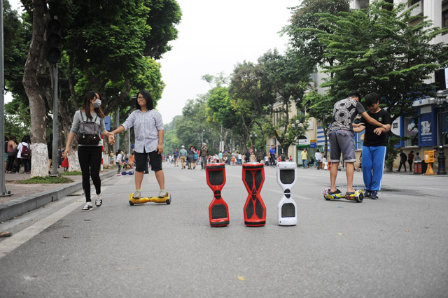 Sẽ cấm tiệt, không cho mang chó vào phố đi bộ hồ Gươm