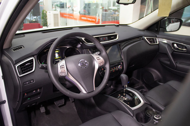 Nissan X-Trail V-Series giá từ 991 triệu đồng - đối thủ Honda CR-V