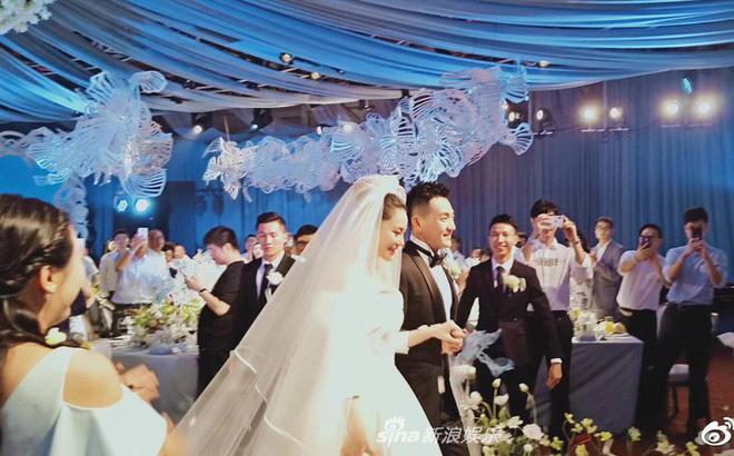 Cũng bị cấm xuất cảnh nhưng lý do của tình địch Phạm Băng Băng lại rất vẻ vang