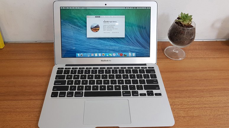 Giải mã bí ẩn MacBook cũ tại Việt Nam đắt giá hơn laptop mới