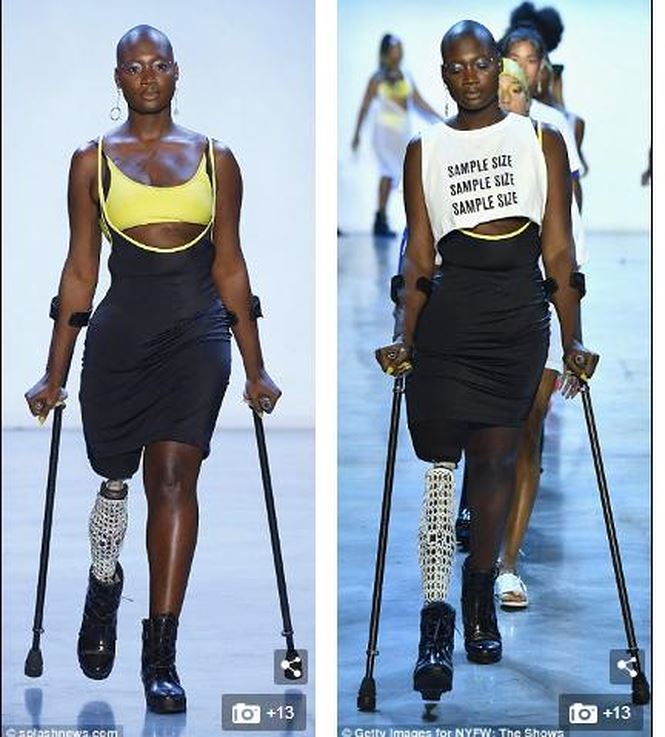 Người mẫu béo bất ngờ phanh áo khoe ngực trên sàn diễn