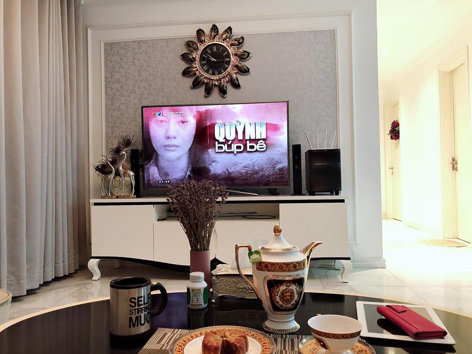 Phương Oanh vừa xem Quỳnh Búp Bê, vừa lên mạng chia sẻ niềm vui khi đánh được Thu Quỳnh