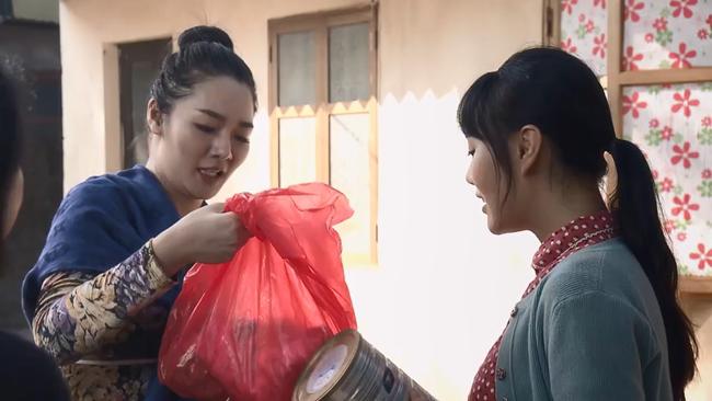 Đầu tư kĩ lưỡng là thế nhưng Quỳnh Búp Bê vẫn còn cả rổ sạn