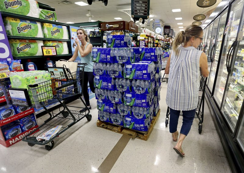 Dân Bờ Đông Mỹ chuẩn bị đón bão mạnh nhất trong 64 năm