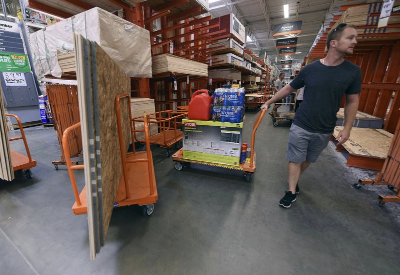 Dân Bờ Đông Mỹ chuẩn bị đón bão mạnh nhất trong 64 năm