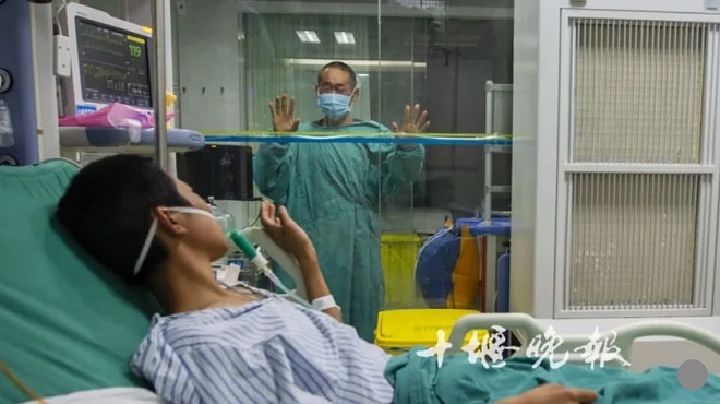 Nhặt cốc múc nước sông uống, thiếu niên TQ bị xơ hóa phổi chết thảm