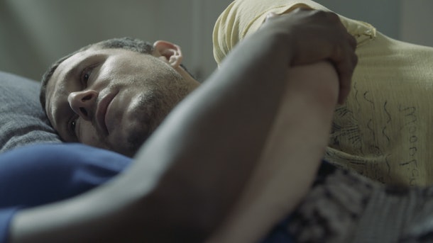 Ôm ấp chuyên nghiệp: Cô gái ra giá 1,8 triệu cho 1 giờ âu yếm