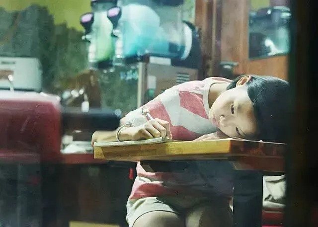 Bé trai 10 tuổi nhảy từ tầng 14 xuống đất tự tử, nguyên nhân khiến cha mẹ phải nhìn lại mình, nhất là khi vừa bắt đầu năm học mới