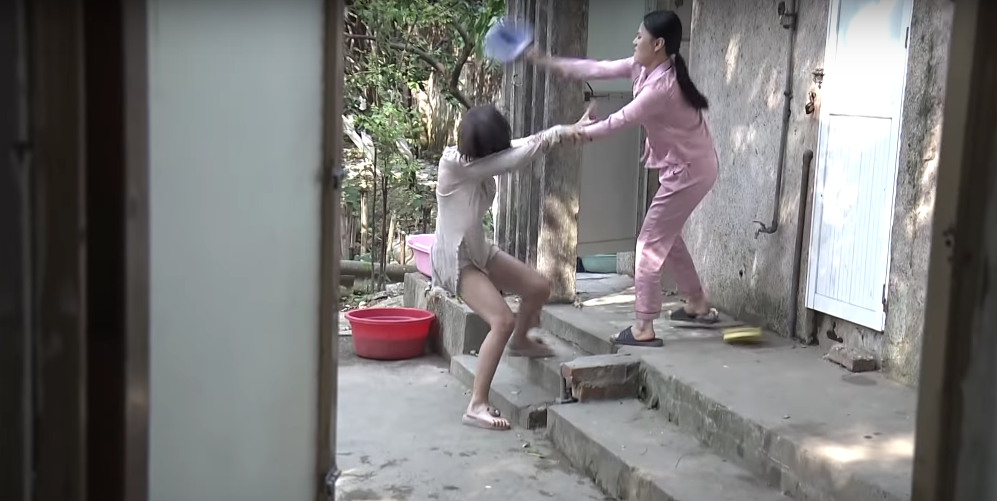 Phim Quỳnh Búp Bê tập 9: Phát điên vì Quỳnh trở thành báu vật Thiên Thai, My sói cưỡng hôn Cảnh soái ca