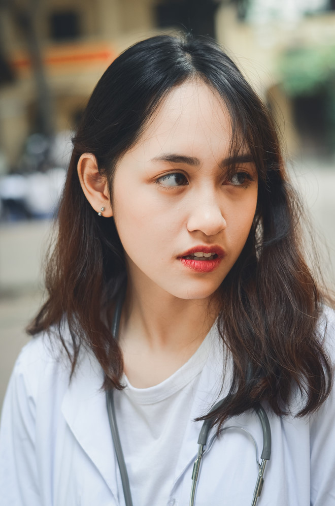 Nhan sắc xinh như hot girl của cô gái tóc rối bù trong ảnh thẻ