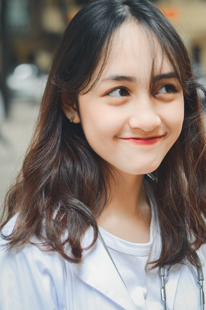 Nhan sắc xinh như hot girl của cô gái tóc rối bù trong ảnh thẻ