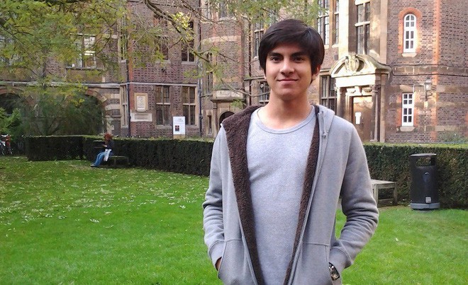 Bộ trưởng hot boy 25 tuổi của Malaysia bật cười tán thưởng trước câu hỏi của sinh viên Việt Nam