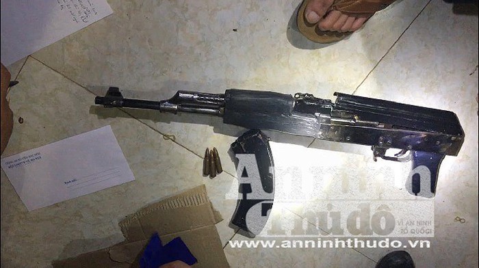 Cận cảnh số súng đạn, ma túy khủng của đường dây buôn hàng trắng