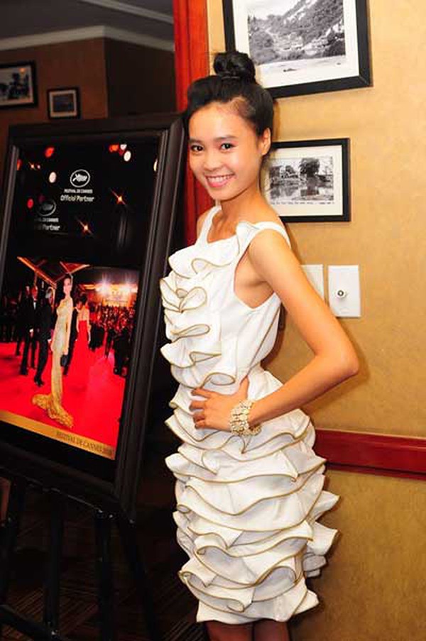 Ninh Dương Lan Ngọc: Từ gái quê hiền lành, ngây thơ lột xác ngày càng gợi cảm