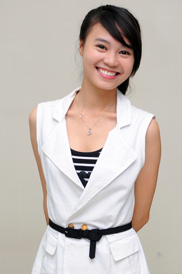 Ninh Dương Lan Ngọc: Từ gái quê hiền lành, ngây thơ lột xác ngày càng gợi cảm