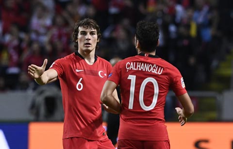 Thụy Điển thua sốc Thổ Nhĩ Kỳ, Serbia chia điểm với Romania