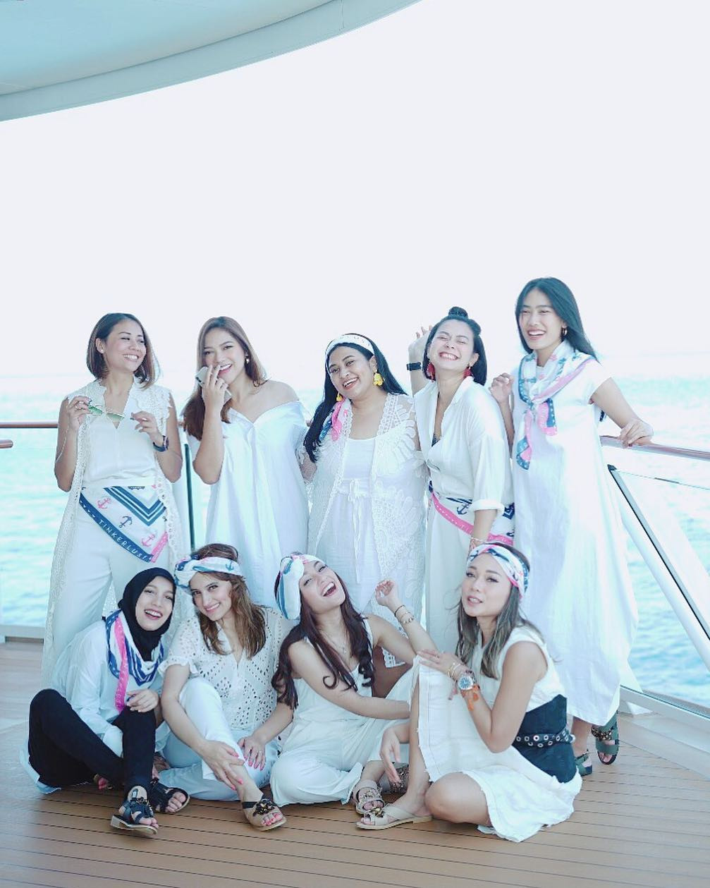 Hot girl cung bọ cạp có bạn trai thiếu gia, nổi tiếng ở Indonesia